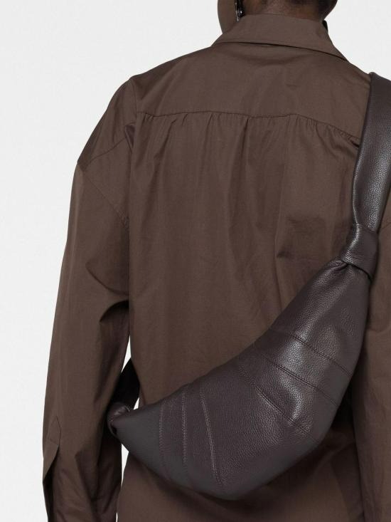 26SS 르메르 / 소프트 그레인 레더 스몰 크루아상 백 다크 초콜릿 BG0003 LL0018 490 STK - LEMAIRE