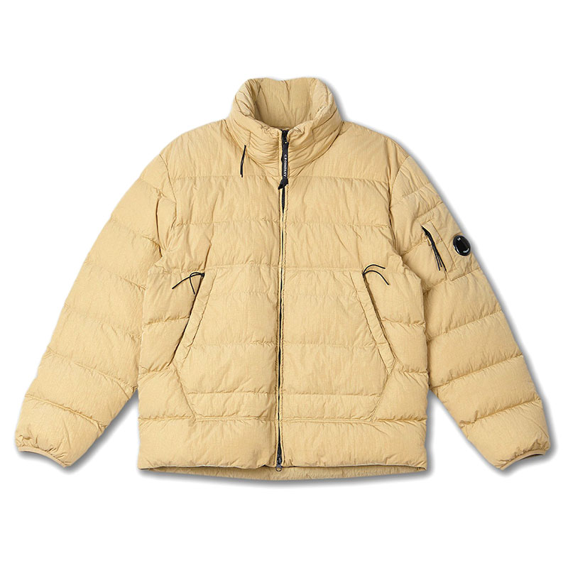 C.P. 컴퍼니 / 남성 에코크롬 쇼트 다운재킷 베이지 15CMOW028A 006369G 317 STK