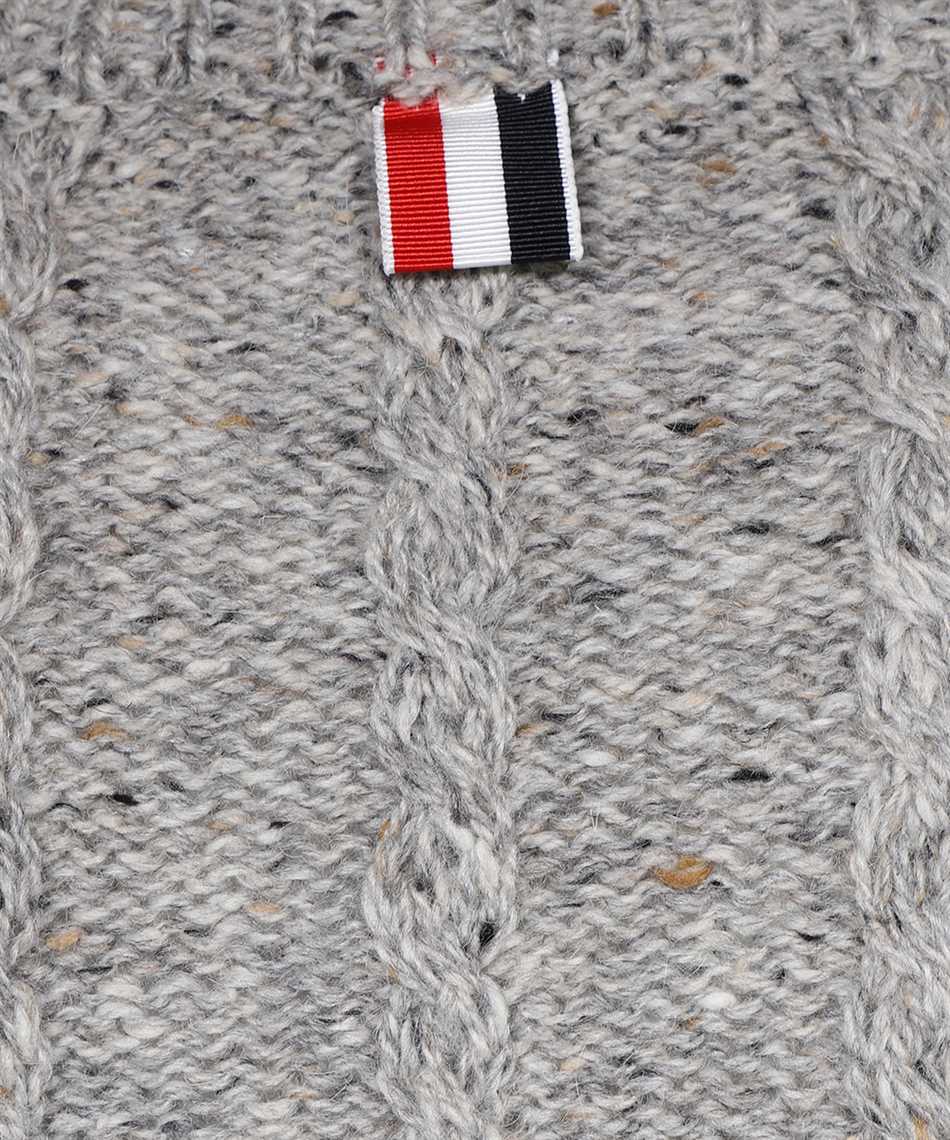 톰브라운 / 남성 사선 트위스트 케이블 니트 그레이 MKA469B Y1506 055 STK - THOM BROWNE