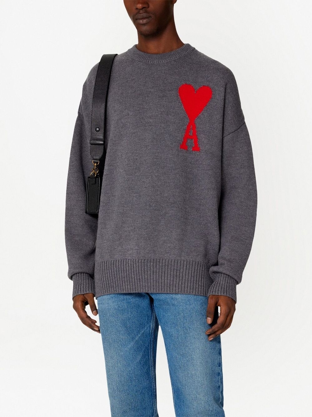아미 / 남성 레드 하트로고 크루넥 울 스웨터 헤더그레이 UKS002018 084 STK - AMI