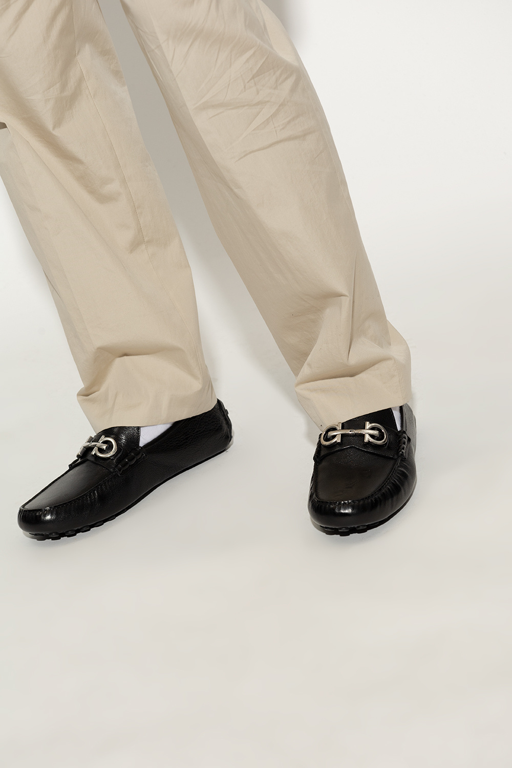 살바토레페라가모 / 남성 간치니 오너먼트 드라이빙 슈즈 블랙 020983 758351 STK - SALVATORE FERRAGAMO