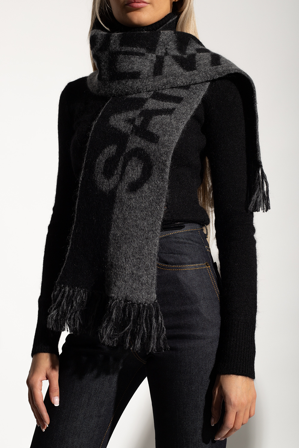 생 로랑 / 여성 시그니처 울 스카프 다크 그레이 719421 3YI68 1061 STK - SAINT LAURENT