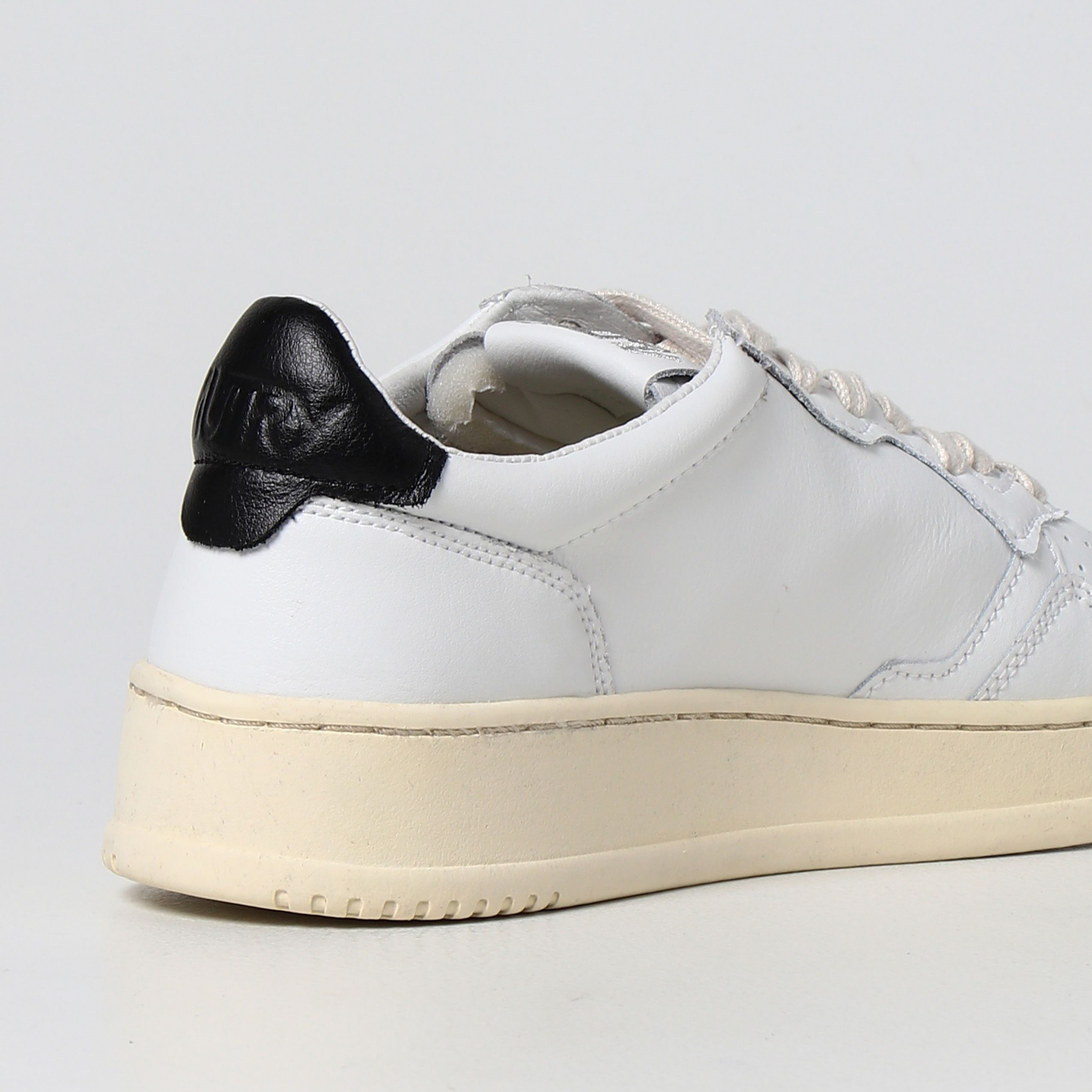 오트리 / 여성 메달리스트 스니커즈 화이트 AULW LL22 STK - AUTRY