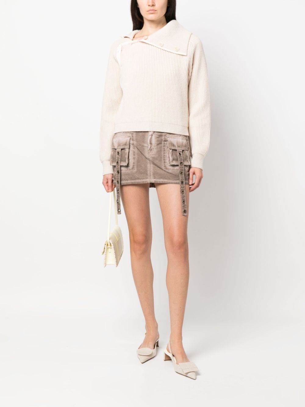 자크뮈스 / 여성 라 마이유 베가 모크넥 스웨터 라이트베이지 233KN323 2116 130 STK - JACQUEMUS