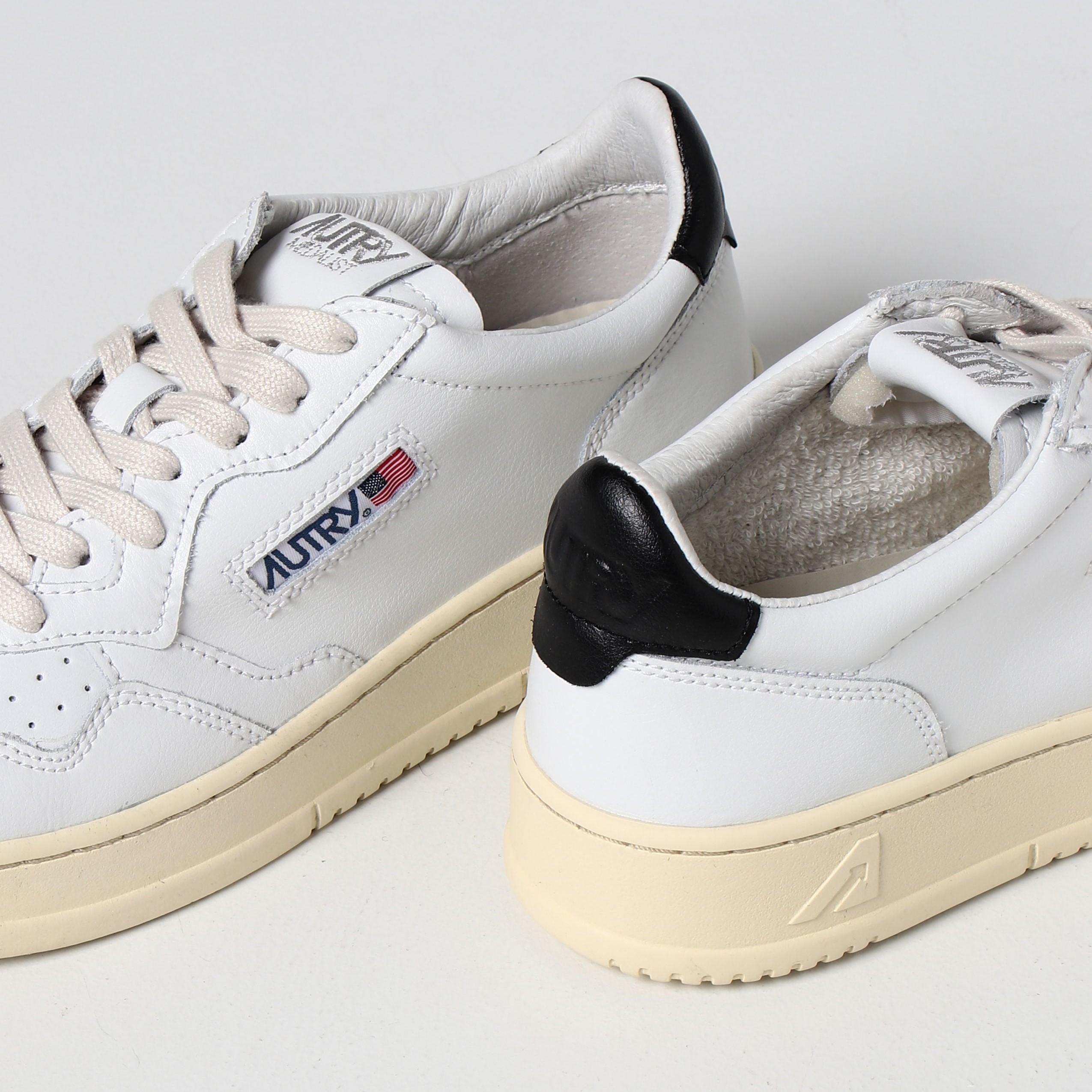 오트리 / 여성 메달리스트 스니커즈 화이트 AULW LL22 STK - AUTRY