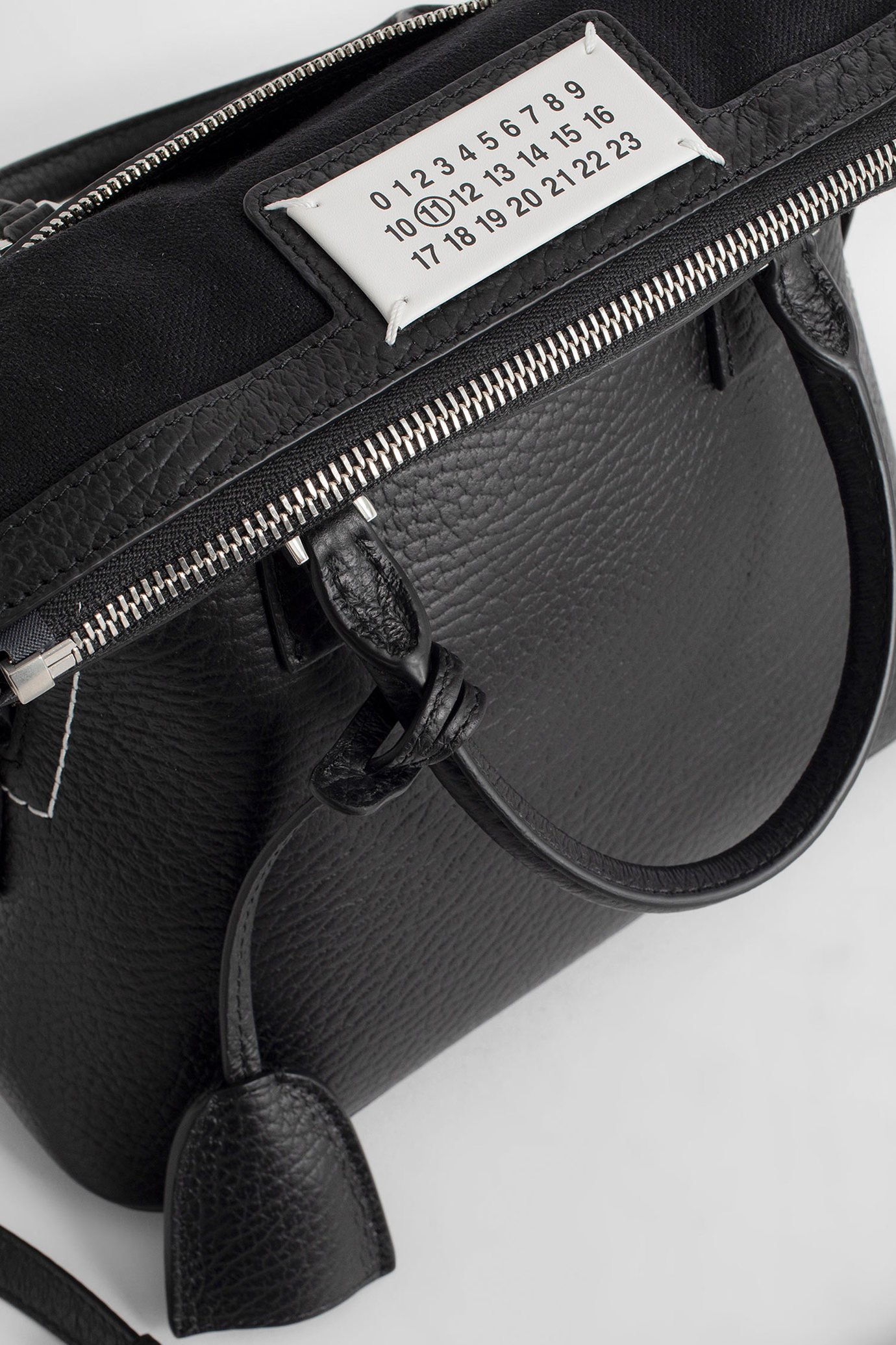 메종마르지엘라 / 5AC 미니백 블랙 S56WG0082 P4455 T8013 STK - MAISON MARGIELA