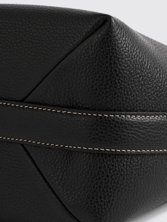 26FW 토템 숄더백 263WAL0139LE0030 001 Black - TOTEME