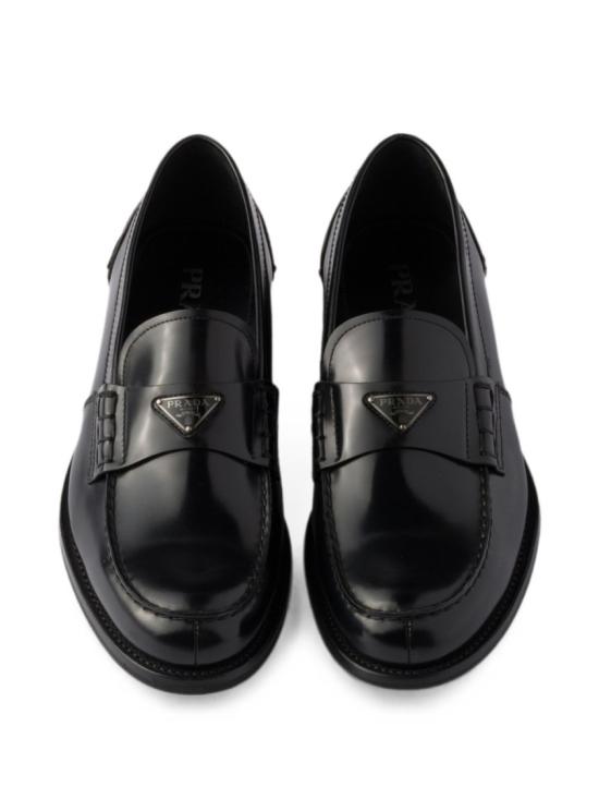 26FW 프라다 브러쉬드 레더 로퍼 2DB223055F X000F0632 Black - PRADA