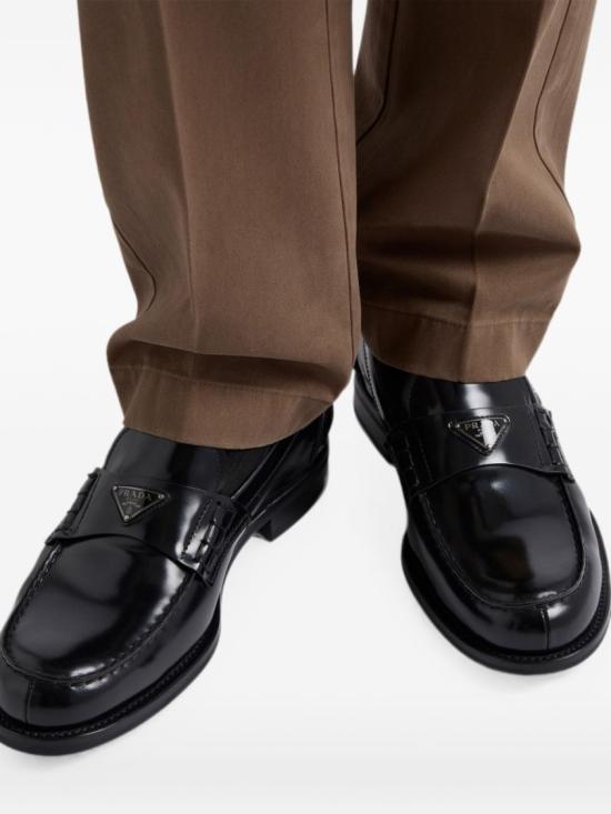 26FW 프라다 브러쉬드 레더 로퍼 2DB223055F X000F0632 Black - PRADA