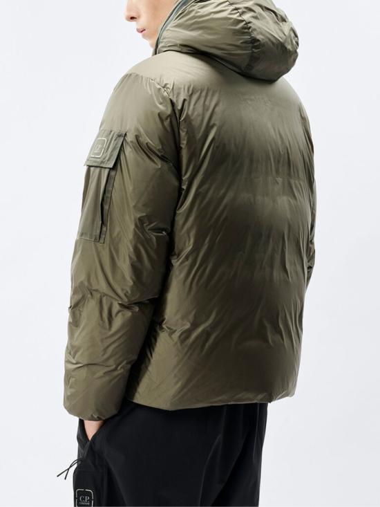26FW 씨피 컴퍼니 메트로폴리스 시리즈 메트로쉴드 후드 다운 자켓 21CLOW038A 110467V661 GREEN - C.P. COMPANY