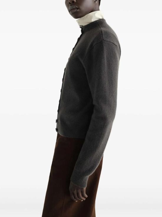 26FW 르메르 리버시블 단추 스웨터 리버시블 단추 스웨터 PO0041LK1062BK502 - LEMAIRE