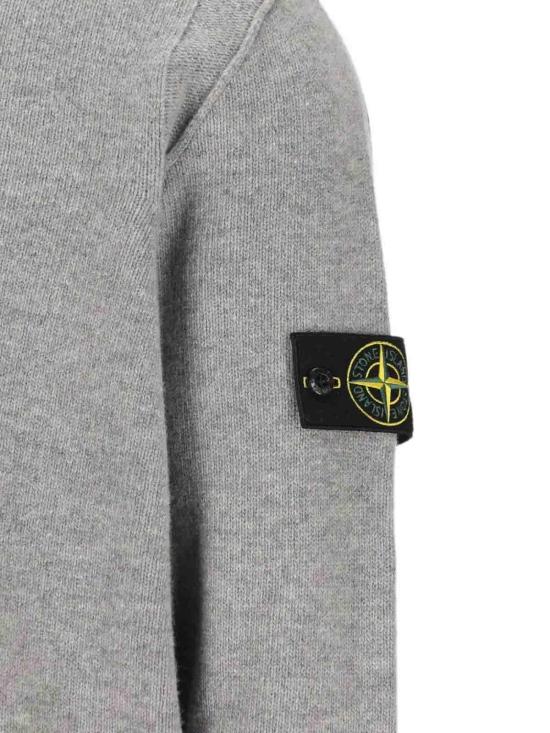 26FW 스톤 아일랜드 로고 패치 하이넥 버튼 울 스웨터 L2S155100040S00A3V0M60 GREY - STONE ISLAND