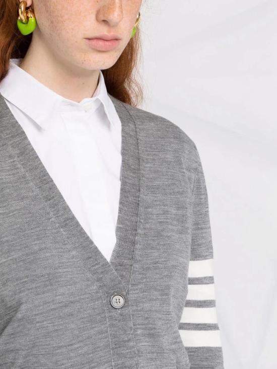 26FW 톰브라운 파인 메리노 울 4바 릴렉스 핏 가디건 FKC334AY1014 LT GREY 055 - THOM BROWNE