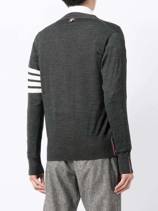 26FW 톰브라운 4바 서스테이너블 파인 메리노 울 클래식 가디건 MKC002AY1014 DARK GREY 022 - THOM BROWNE