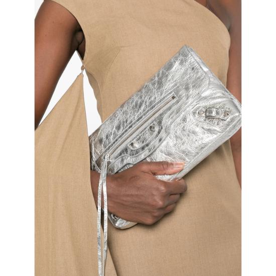 26FW 발렌시아가 르 시티 메탈 램스킨 클러치 873386 2AA9R 8122 SILVER - BALENCIAGA