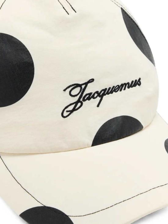 26FW 자크뮈스 모자 26EACU00799AW00645 PRINT DOTS LOGO OFF WHITE 1IK - JACQUEMUS