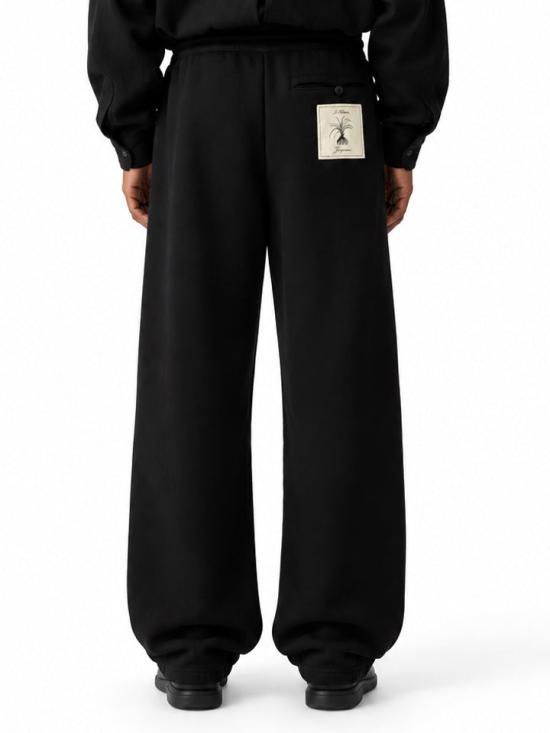 26FW 자크뮈스 Torneo 스웨트팬츠 PAM00303AJ00262 990 - JACQUEMUS
