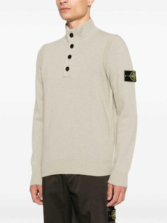 26FW 스톤 아일랜드 로고 패치 하이넥 버튼 울 스웨터 L2S155100040S00A3V0095 BEIGE - STONE ISLAND