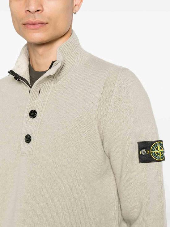 26FW 스톤 아일랜드 로고 패치 하이넥 버튼 울 스웨터 L2S155100040S00A3V0095 BEIGE - STONE ISLAND