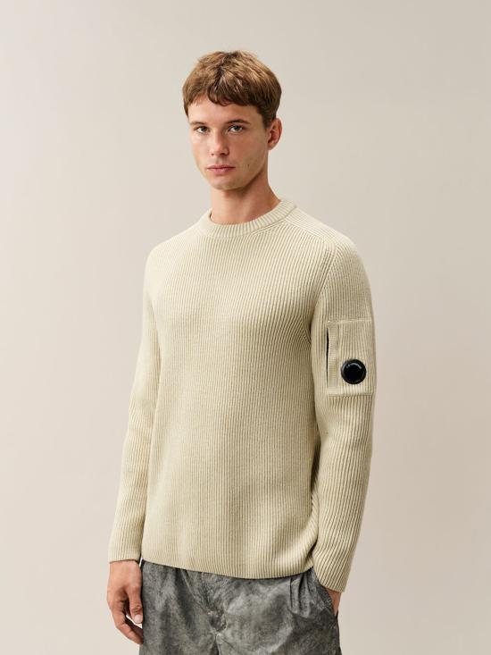 26FW 씨피 컴퍼니 풀 립 코튼 나일론 렌즈 크루넥 스웨터 21CMKN101A006608A120 BEIGE - C.P. COMPANY