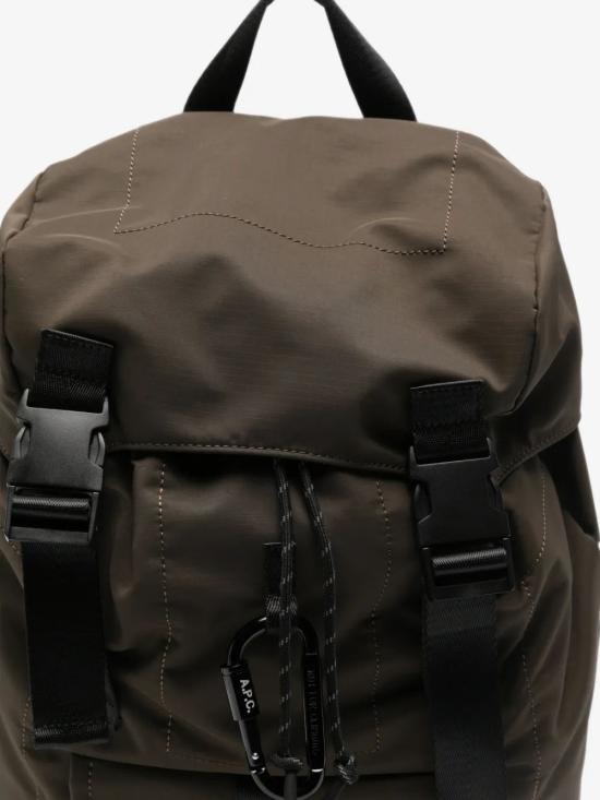 26FW 아페쎄 로고 프린트 버클 플랩 백팩 PAAGEH62631 JADDARKKHAKI - A.P.C.