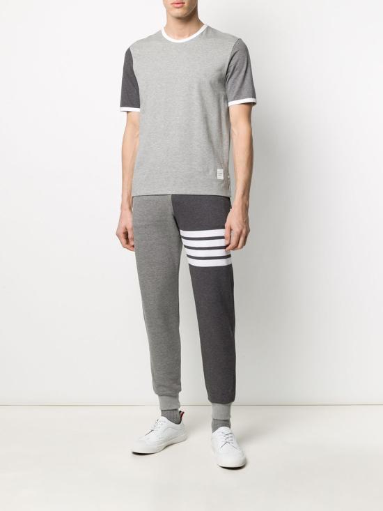 26FW 톰브라운 트레이닝/조거 팬츠 MJQ008F 00535 982 TONAL GREY DOM - THOM BROWNE
