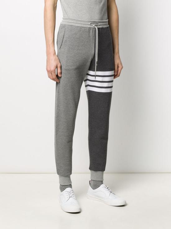 26FW 톰브라운 트레이닝/조거 팬츠 MJQ008F 00535 982 TONAL GREY DOM - THOM BROWNE
