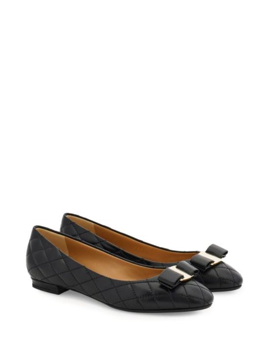 26FW 살바토레 페라가모 플랫 슈즈 01M456VARINAQUILT798498NAPPA ICE KIM ANTIMNERO Black - SALVATORE FERRAGAMO
