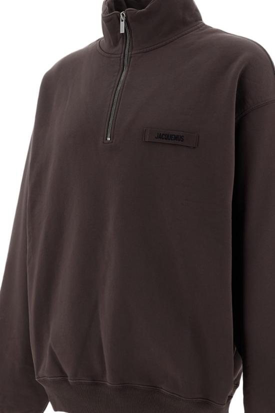 26FW 자크뮈스 하프 집업 스웨트 셔츠 SSM00313AJ00174850 Brown - JACQUEMUS