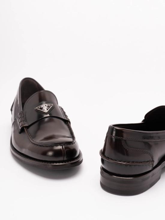 26FW 프라다 브러쉬드 레더 로퍼 2DB223055FX000F0DFH DARK BROWN - PRADA
