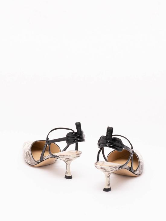 26FW 펜디 샌들 8J9230B18BF1XJU WHITE - FENDI