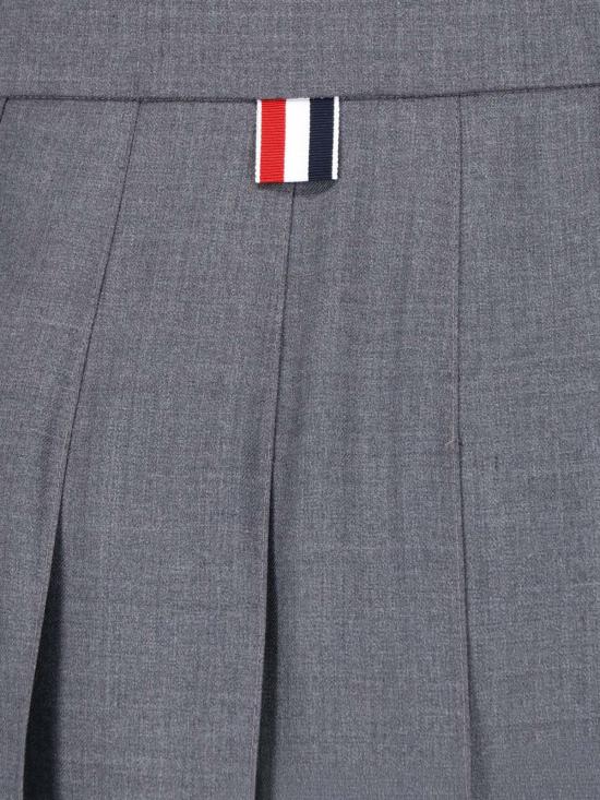 27SS 톰브라운 슈퍼 120수 스쿨 유니폼 드롭백 플리츠 미니 스커트 FGC402V 00626 035 GREY - THOM BROWNE