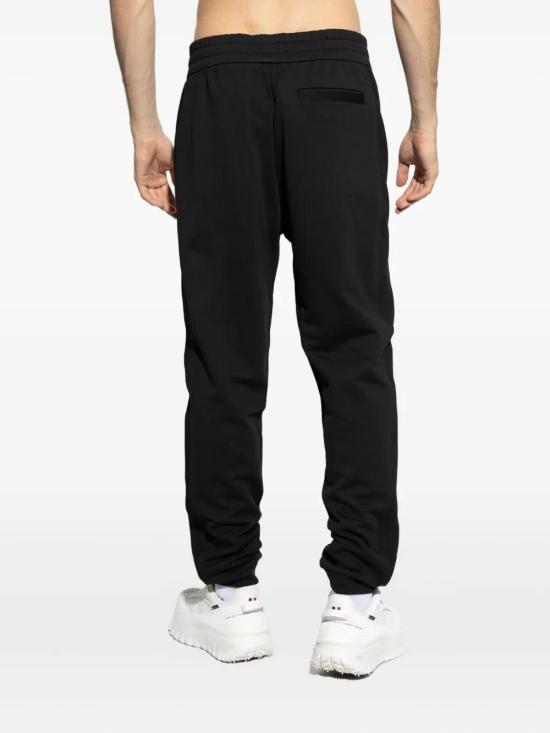 26FW 몽클레어 로고 패치 코튼 스웨트팬츠 8H00002 89AZY 999 BLACK DOM - MONCLER