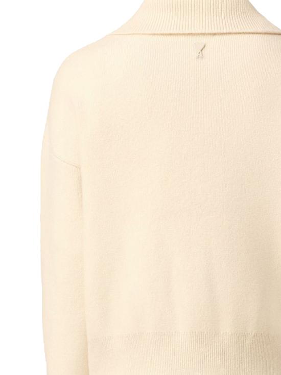26FW 아미 브라운 하이 버튼 칼라 울 스웨터 UKS885 KN0192185 IVORY - AMI