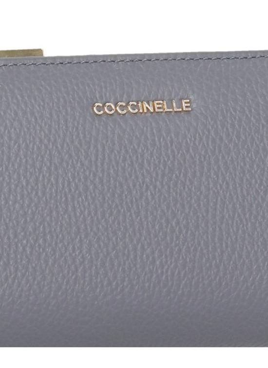 26FW 코치넬리 메탈릭 라지 월렛 E2MW511F101 METALLIC SOFTY18 GREY - COCCINELLE