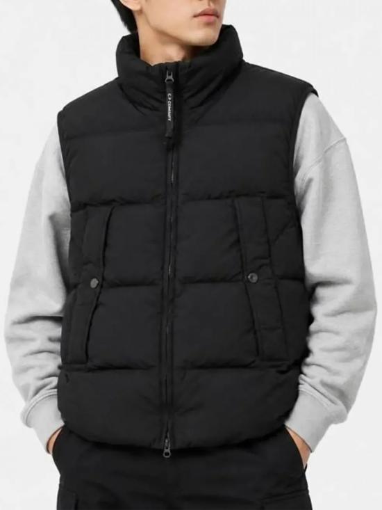 26FW 씨피 컴퍼니 베스트 21CMVE010A005904G 999 Black