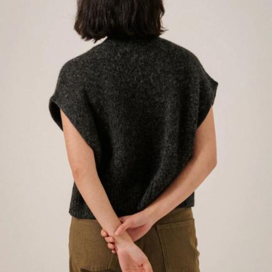  베어 니트웨어 베스트 알파카 버튼다운  바살트 - BARE KNITWEAR