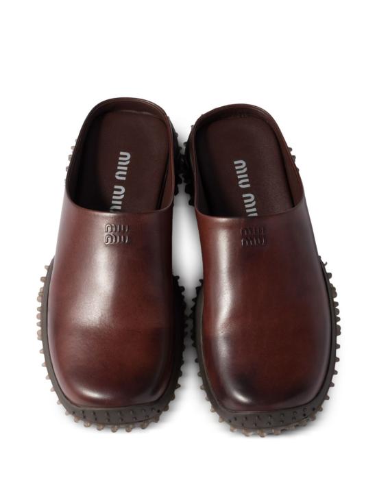 26FW 미우미우 로고 레더 뮬 5R802EF A045 5ODF0201 COFFE - MIU MIU