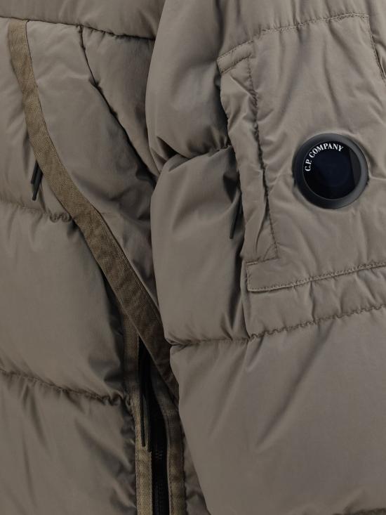 26FW 씨피 컴퍼니 나이크라-R 렌즈 후드 다운 자켓 21CMOW257A005864G 356 Beige - C.P. COMPANY
