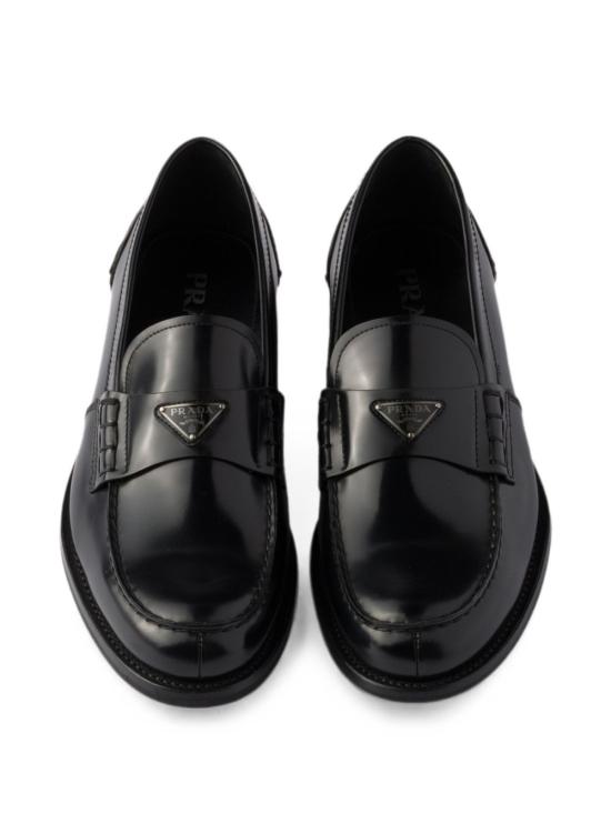 26FW 프라다 브러쉬드 레더 로퍼 2DB223055FX000F0632 Black - PRADA