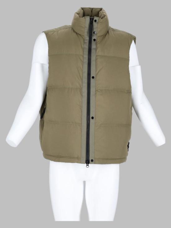 26FW 스톤 아일랜드 매트 립스탑 코듀라 어드밴스드 패브릭스 집 포켓 라이트웨이트 다운 베스트 L2S15G100004 S0483V005G GREEN