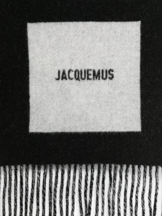 26FW 자크뮈스 롱드 카레 울 머플러 ACU00579AOT4044 090 BLACK - JACQUEMUS