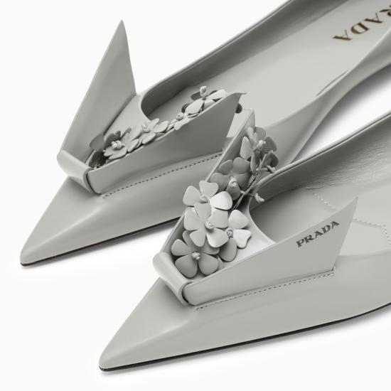  프라다 / 여성 플라워 발레리나 플랫 슈즈 1F291NA015055 Grey BPG - PRADA
