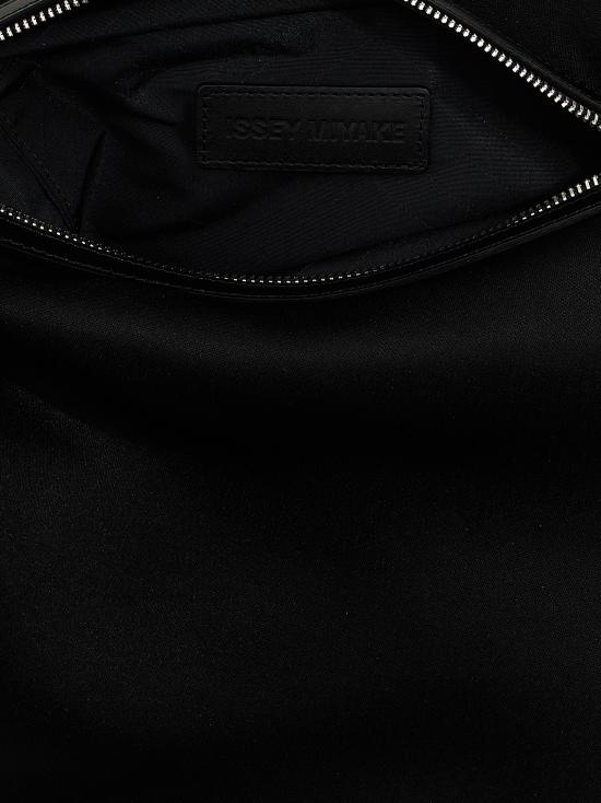  이세이 미야케 숄더백 IM46AG10115 Black - ISSEY MIYAKE