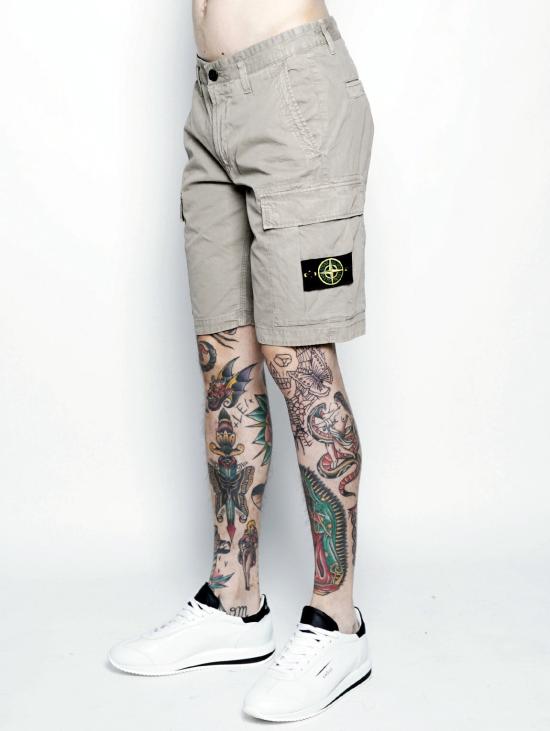  스톤 아일랜드 숏팬츠 LS2WA TC_OLD TELA DI COTONE 베이지 컬러의 버뮤다 - STONE ISLAND