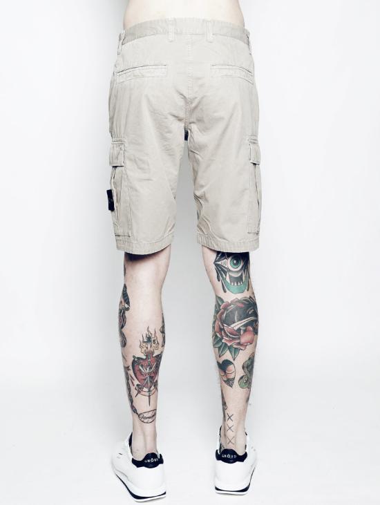  스톤 아일랜드 숏팬츠 LS2WA TC_OLD TELA DI COTONE 베이지 컬러의 버뮤다 - STONE ISLAND
