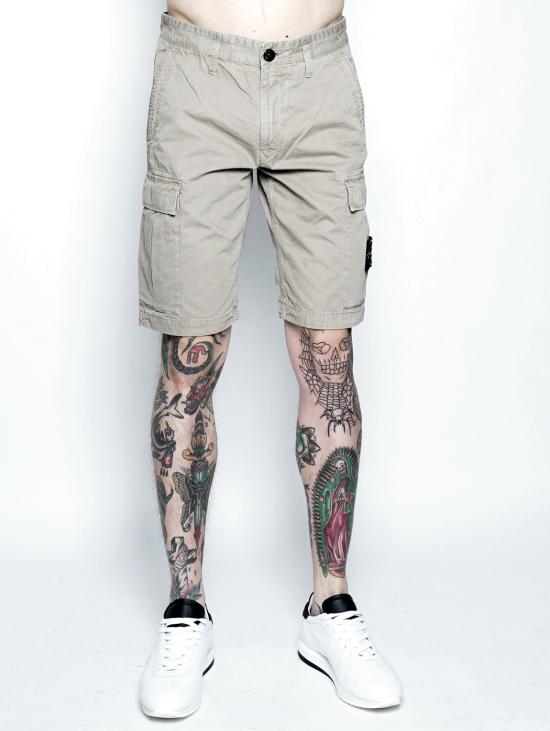  스톤 아일랜드 숏팬츠 LS2WA TC_OLD TELA DI COTONE 베이지 컬러의 버뮤다