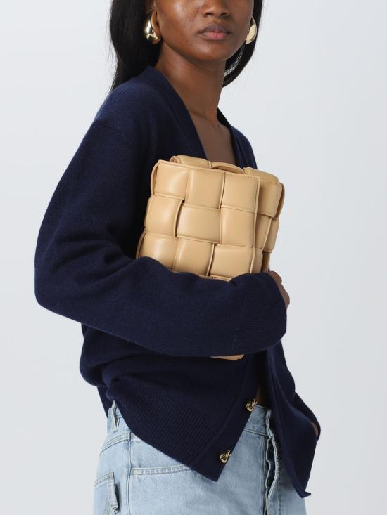  보테가베네타 패딩 레더 카세트백 591970VCQR1 2700 Beige - BOTTEGA VENETA