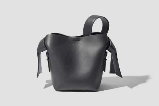 25FW 아크네 스튜디오 토트백 A10093 900