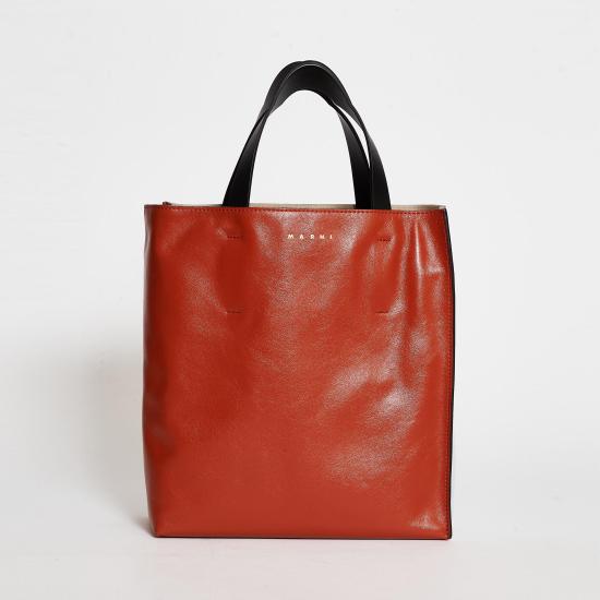  마르니 가방 SHMP0018U1P2644 Z2P15 BRICK WHITE BLACK